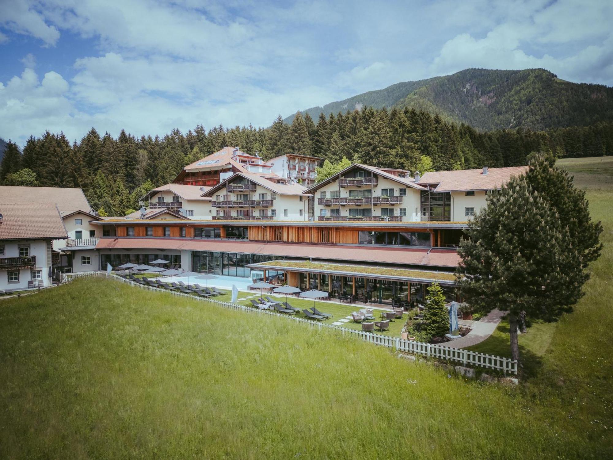 Hotel Garberhof Dolomit Family Rasùn di Sotto Esterno foto